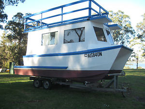 HOUSEBOAT/SHARKCAT/NAROOMA