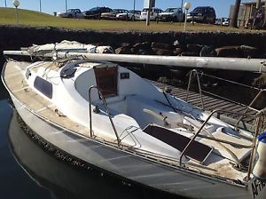 1983 Endeavour 26 Yacht