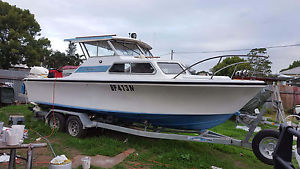 23ft Savage Bluefin Half Cabin Boat 200hp Etec