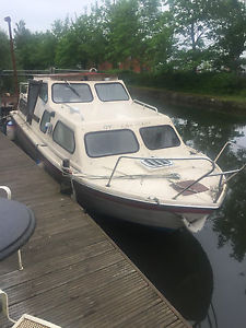 BOAT / RIVER CRUISER / 4 BERTH