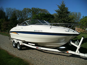 2004 Bayliner 212