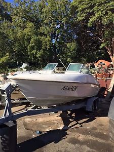 Boats bowrider