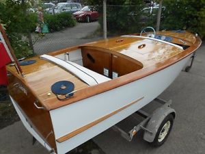 classic speedboat