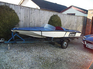 CLASSIC SPEED BOAT. 15'. circa 1960's.