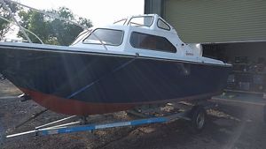 50HP Honda Fishing and Leisure Cruiser. 18ft with Roller Trailer and Elite 5DSI