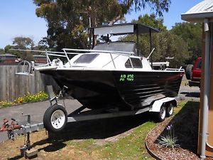 stessl tri hull 6m