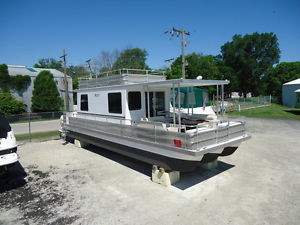 2013 Catamaran Cruisers Trimaran Harborcraft