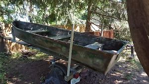 14' Starcraft Aluminum Boat, 15 hp Motor, and Trailer