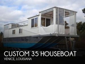 2009 Custom 35 Houseboat