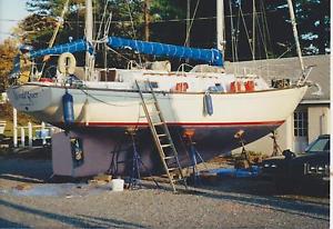 Classic 40 foot sailing vessel, a fine true blue water that handles the weather