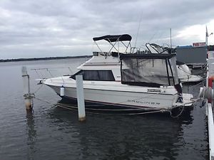 Bayliner flybridge cruiser