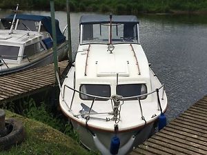 Freeman 23" Cruiser boat in excellent condition + mooring until April 2017