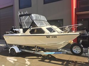 streaker 224 hours 115hp 5.02m new stainless fitout