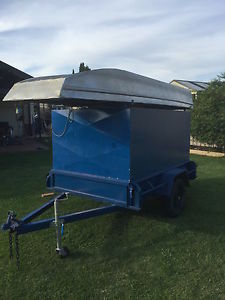 12FT PUNT ON 8" X 5" BOX TRAILER AND A 4.5HP JOHNSON MOTOR!!