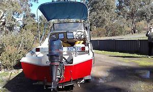 1985 Mustang Boat