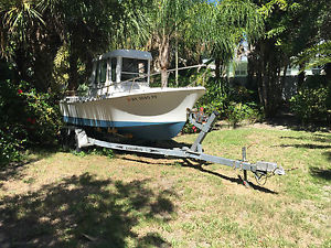 1982 Shamrock 20 ft Pilot House