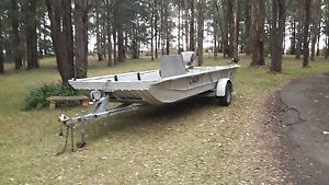 boat,punt,fishing,flat bottom