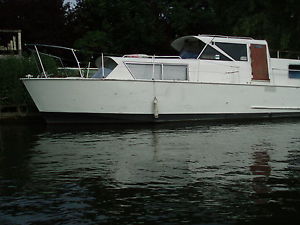 HOUSE BOAT LIVE ABOARD CRUISER WIDE BEAM 6 BERTH