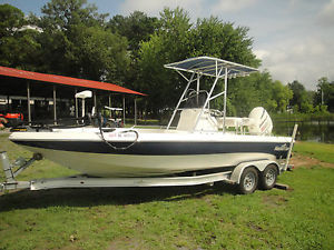 2004 Nautic Star 2200