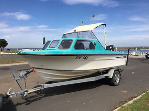 Sportscraft commander Boat