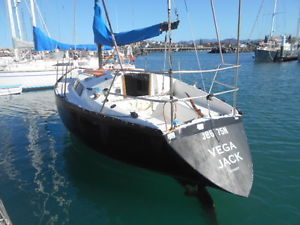 Endeavour 30ft fiberglass production yacht diesel!  No Reserve (coffs harbour)