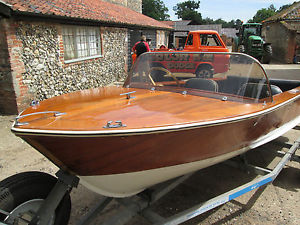 1958 CLASSIC AMERICAN MAHOGANY SPEEDBOAT - RESORTER - CHRIS CRAFT - RIVA