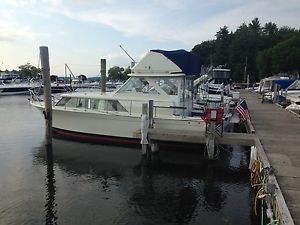 1969 31' Chris Craft Commander Sedan Fiberglass with Fly Bridge Commander Sedan