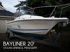 1998 Bayliner 2052 Trophy