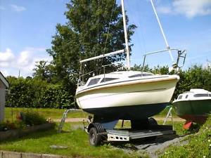 Leisure 17SL Sailing Yacht with Braked Trailer