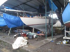 classic 28ft cruising sailing yacht