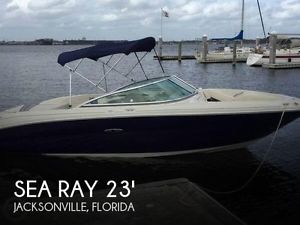 2005 Sea Ray 220 Select Bowrider