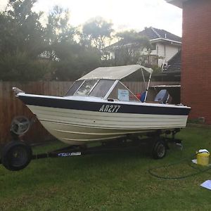 Boat - Runabout fibreglass 60hp Yamaha Outboard