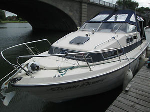 boat sports power cruiser sealine 220 speed boat fishing river