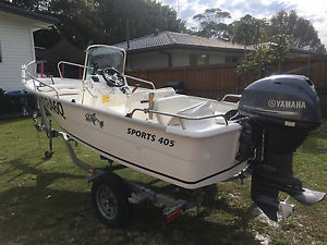 Fiberglass Boat Center Console Yamaha 30hp Four Stroke + Registered Trailer