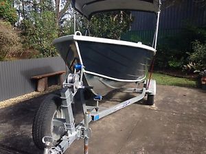 STESSL RUNABOUT WITH NEAR NEW TRAILER AND 30HP YAMAHA ELECTRIC START OUTBOARD