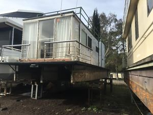 House boat
