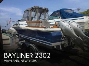 1989 Bayliner 2302