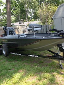 2014 Bass Tracker Pro Team