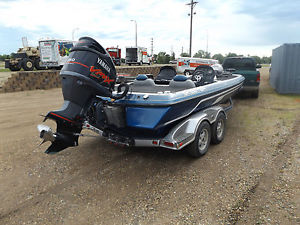 2008 SKEETER I-CLASS SERIES 21i-2008 EZ load trailer