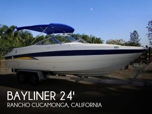 2004 Bayliner 249 Sundeck