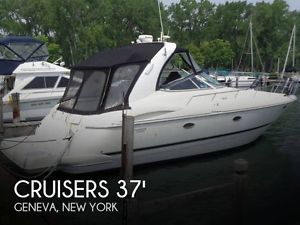 2003 Cruisers Yachts 3772 Express Cruiser