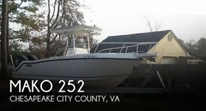 2005 Mako 252