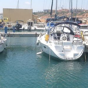 Hunter Legend 290 -  6 Berth Sailing Yacht - 2001 (LOCATED IN SPAIN)