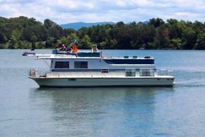 1986 Harbor Master 520 Walkaround Houseboat