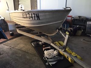 Boat tinny BROOKER 13 feet 30hp trailer all registered