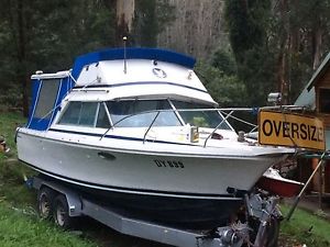 Bertram 25 Flybridge And Registered Trailer