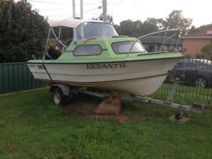 18 ft half cabin boat