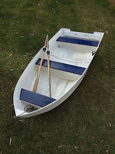 Boat, 10ft Fibreglass Row Boat  with Oars
