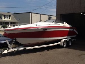 1990 Wellcraft 233 Eclipse cuddly cabin with trailer