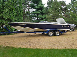 1996 DONZI Classic 22